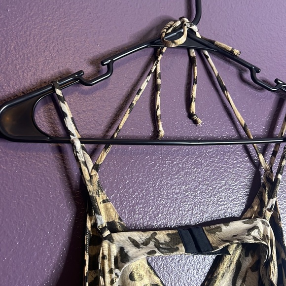 XS Guess Gold Metallic Shimmer Leopard-Print Keyhole Back Mini Dress - Picture 5 of 6